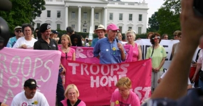 Daniel Ellsberg at the microphone with Medea Benjamin of CodePink on the left, during a 2006 hunger strike at the White House. 
